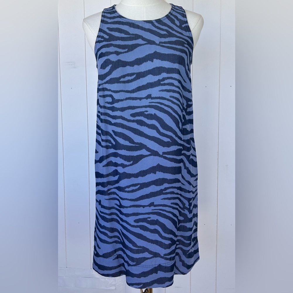 Tommy Bahama Womenโs Chambrayโ Zeb-Ra-Taunt Shift Dress Size XXS